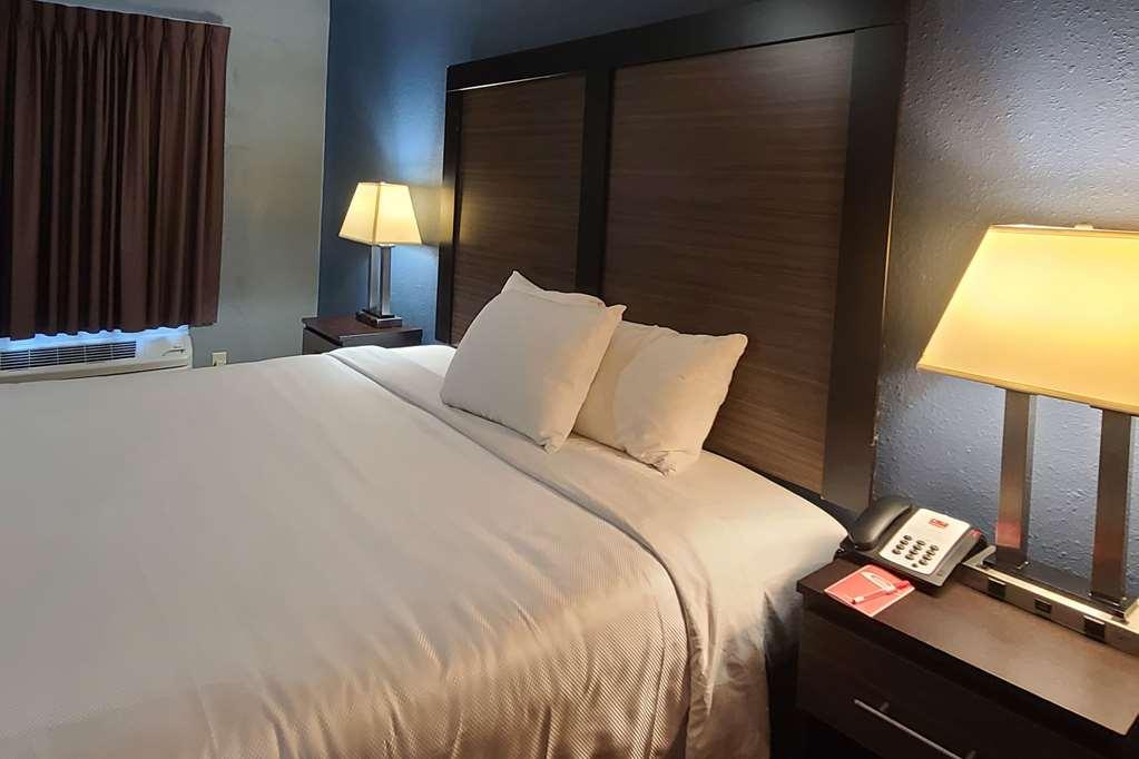 Econo Lodge Forest City Pokoj fotografie
